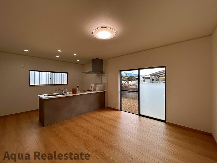 木田郡三木町大字井戸　リノベ住宅の居間・リビング|リビングです