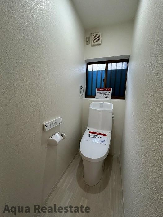 木田郡三木町大字井戸　リノベ住宅のトイレ|新品に交換し、床のクッションフロアも張替えたので、気持ちよくお使いいただけます
