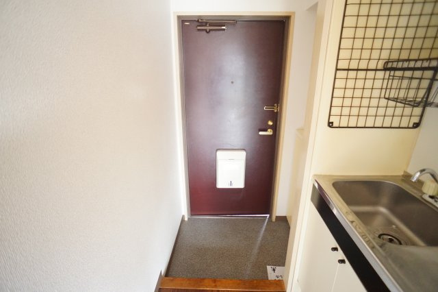 オーヤビル新館の玄関