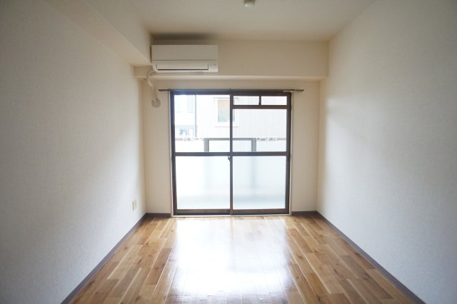 オーヤビル新館の居間・リビング