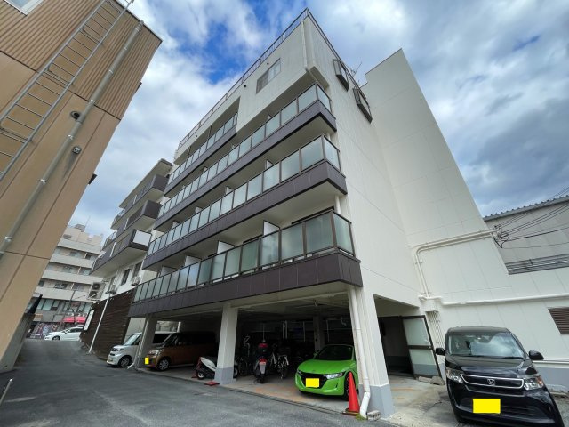 オーヤビル新館の外観