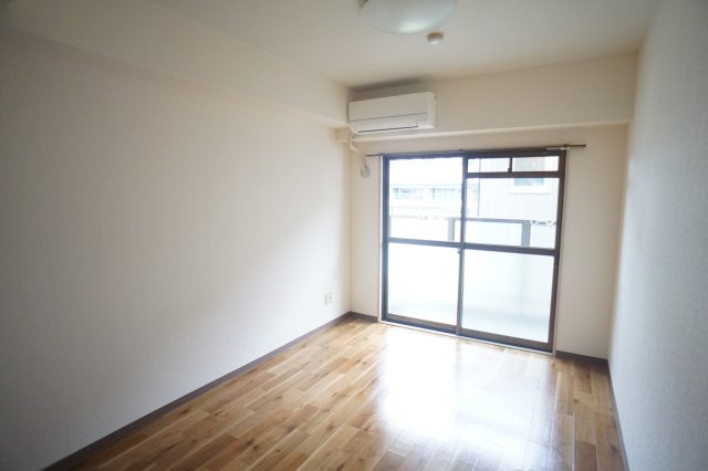 オーヤビル新館の居間・リビング