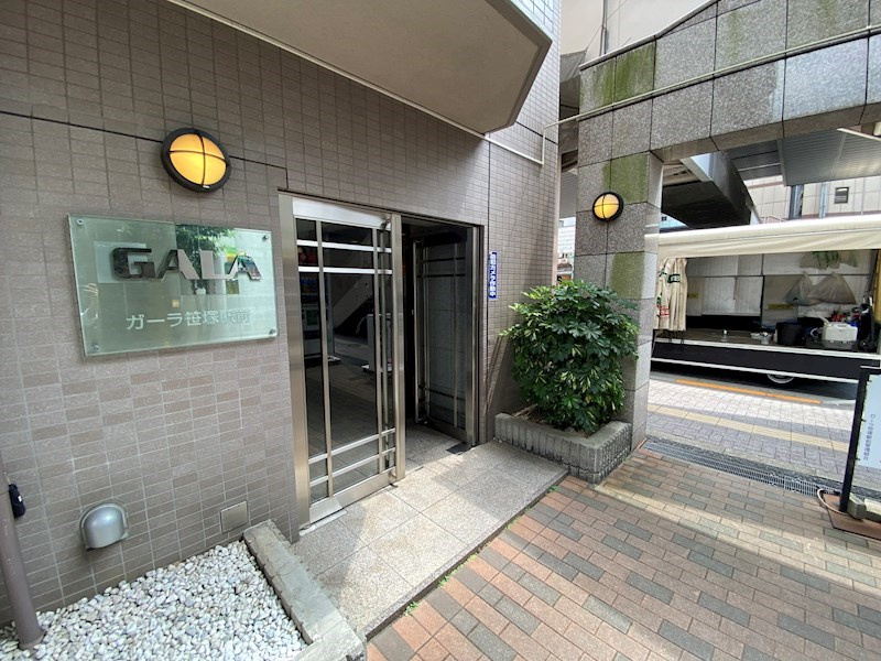 ガーラ笹塚駅前のエントランス