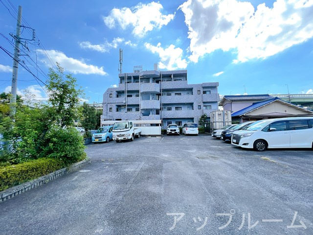 フォレスト北山の駐車場