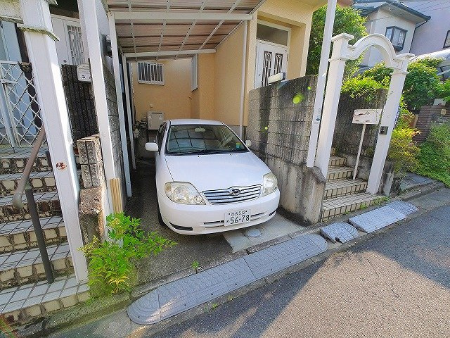 壱分町戸建の駐車場