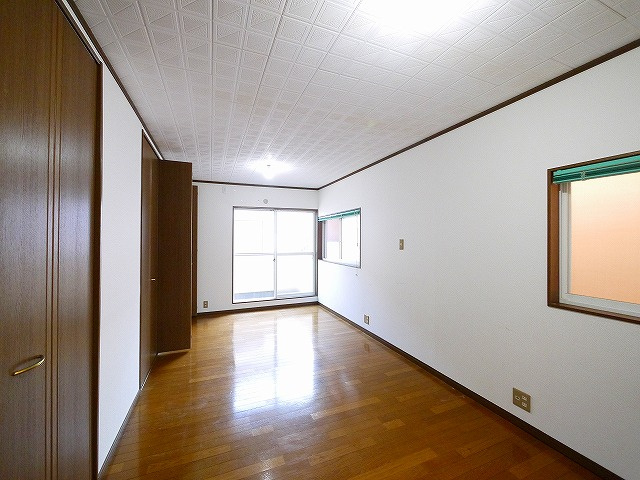 壱分町戸建の洋室