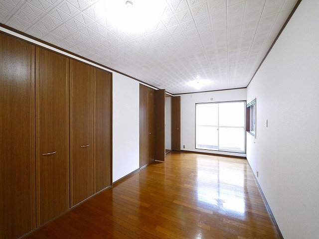 壱分町戸建の洋室