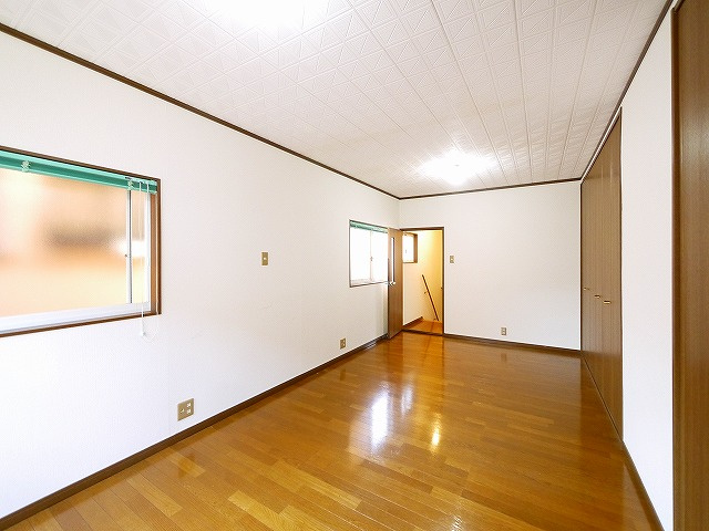 壱分町戸建の洋室