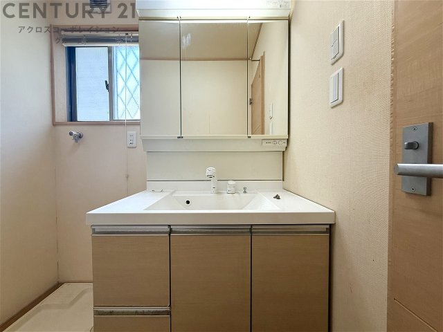 明るい洗面所です