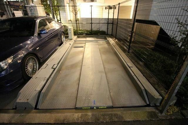 カスタリア用賀の駐車場