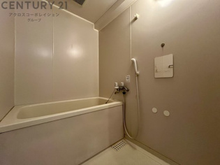 バストイレセパレートタイプのシンプルな浴室です！