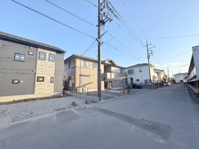 鶴ヶ島市羽折町　新築分譲　東武東上線『坂戸駅』徒歩16分　【長久保小学区】の前面道路含む現地写真