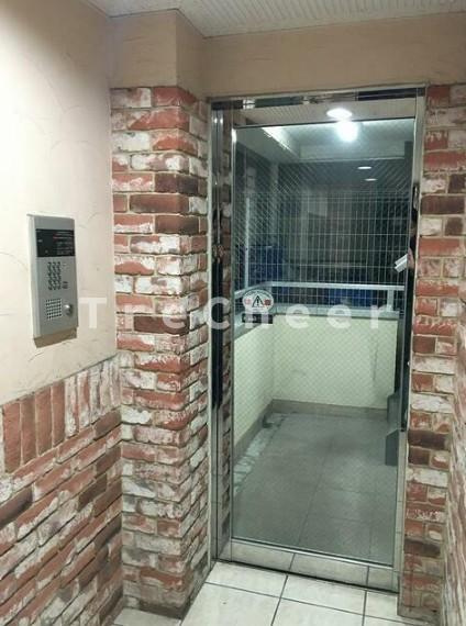 COM.Y.S(コムワイエス)のエントランス