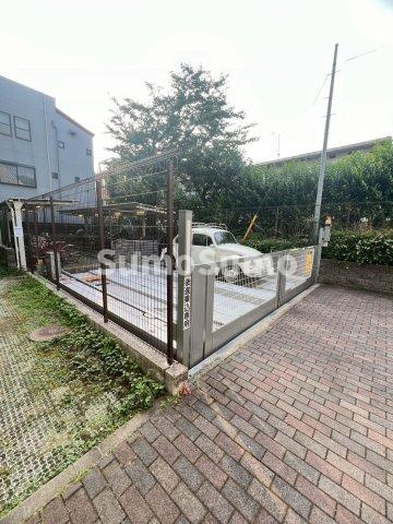 カスタリア目黒平町の駐車場|駐車場に車を止められます