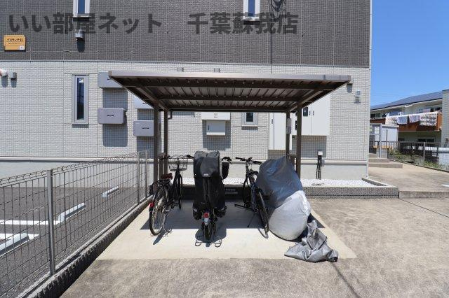 ブリランテAのエントランス|駐輪場