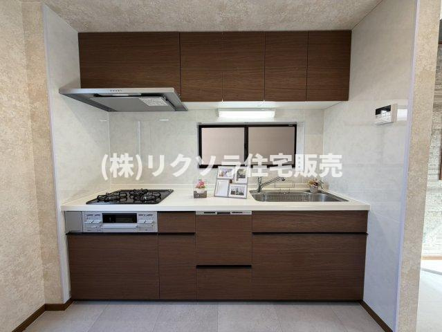 寿町　中古一戸建てのキッチン|システムキッチン
■物件内覧・資金計画相談・住宅ローン相談、リフォーム相談、お問合せ受付中■
※当日・翌日のご内覧、ご相談はお電話でのお問合せがスムーズです！