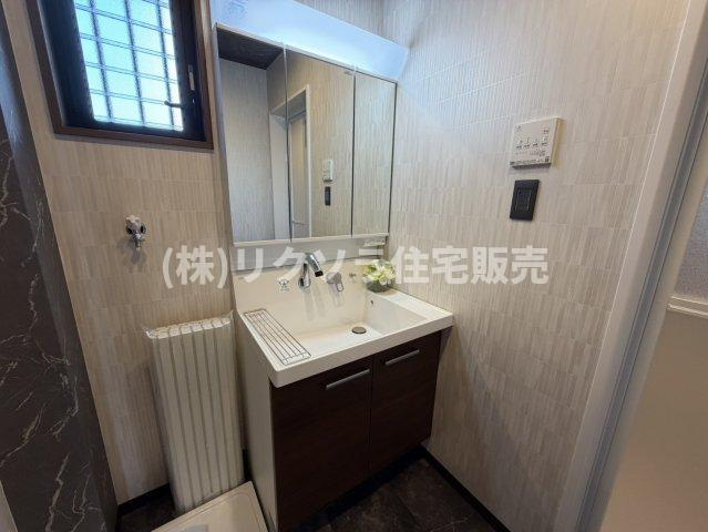 寿町　中古一戸建ての独立洗面台|■物件内覧・資金計画相談・住宅ローン相談、リフォーム相談、お問合せ受付中■
※当日・翌日のご内覧、ご相談はお電話でのお問合せがスムーズです！