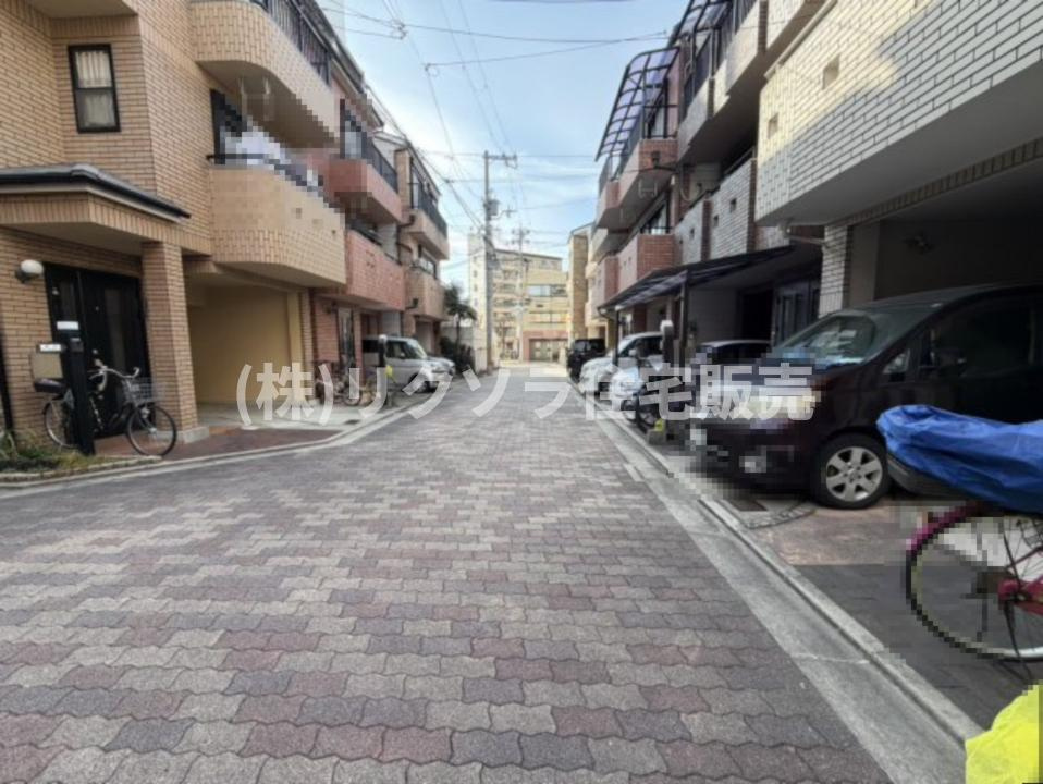 寿町　中古一戸建ての前面道路含む現地写真|前道　南　幅員　4.7ｍ
■物件内覧・資金計画相談・住宅ローン相談、リフォーム相談、お問合せ受付中■
※当日・翌日のご内覧、ご相談はお電話でのお問合せがスムーズです！