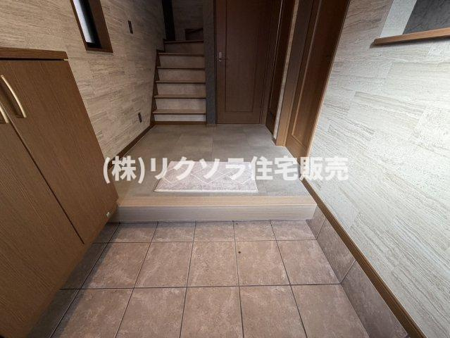 寿町　中古一戸建ての内装|玄関収納付き
■物件内覧・資金計画相談・住宅ローン相談、リフォーム相談、お問合せ受付中■
※当日・翌日のご内覧、ご相談はお電話でのお問合せがスムーズです！