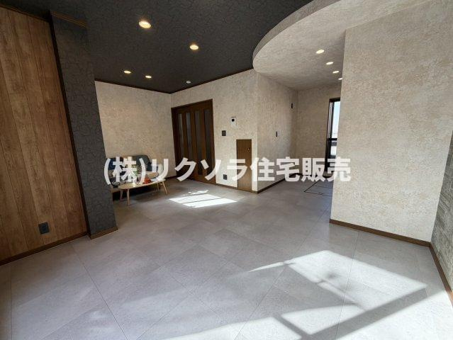 寿町　中古一戸建てのトイレ|温水洗浄便座
■物件内覧・資金計画相談・住宅ローン相談、リフォーム相談、お問合せ受付中■
※当日・翌日のご内覧、ご相談はお電話でのお問合せがスムーズです！
