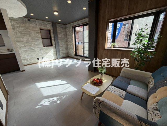 寿町　中古一戸建ての居間・リビング|LDK13.1帖
■物件内覧・資金計画相談・住宅ローン相談、リフォーム相談、お問合せ受付中■
※当日・翌日のご内覧、ご相談はお電話でのお問合せがスムーズです！