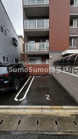キャバーン愛宕の駐車場|駐車場に車を止められます