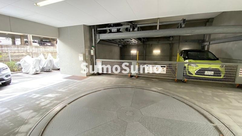 クオリア広尾の駐車場|駐車場に車を止められます