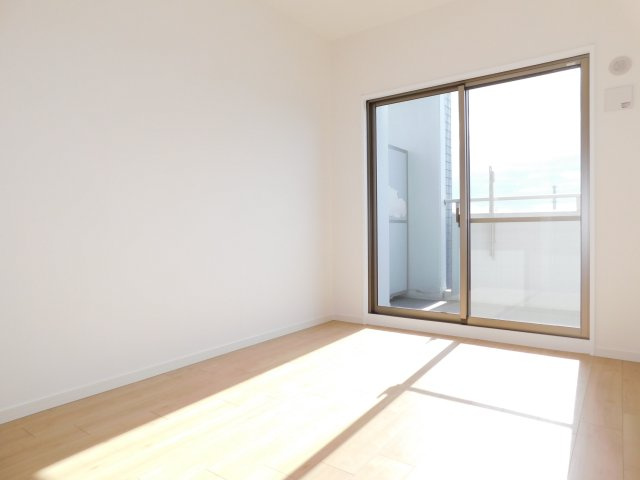 名古屋市南区豊田３丁目の中古マンションの洋室|◇洋室◇　　南面で明るい洋室約５．０帖　全居室収納完備！　（２０２５年１２月リフォーム済）　　