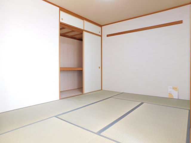 名古屋市南区豊田３丁目の中古マンションの和室|◇和室◇　　明るい和室約６．０帖　収納完備の落ち着いた空間♪　（２０２５年１２月リフォーム済）