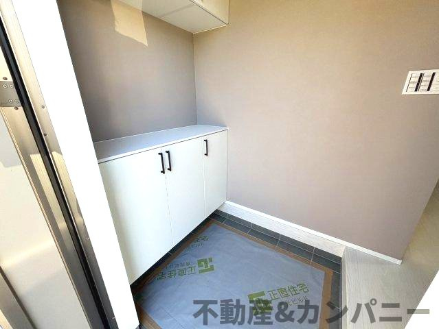 平井町新築戸建　松山市平井町の新築建売住宅の玄関|ゆったりとした玄関です