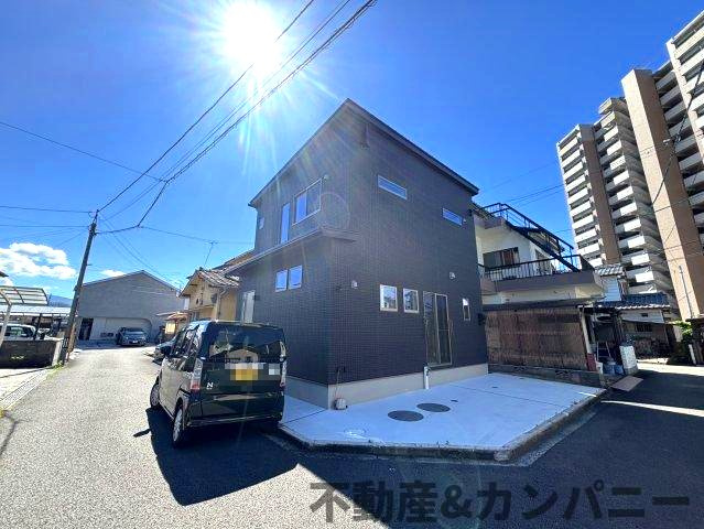 平井町新築戸建　松山市平井町の新築建売住宅の前面道路含む現地写真|前面道路含む現地写真です