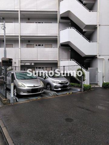カスタリア用賀の駐車場|駐車場です