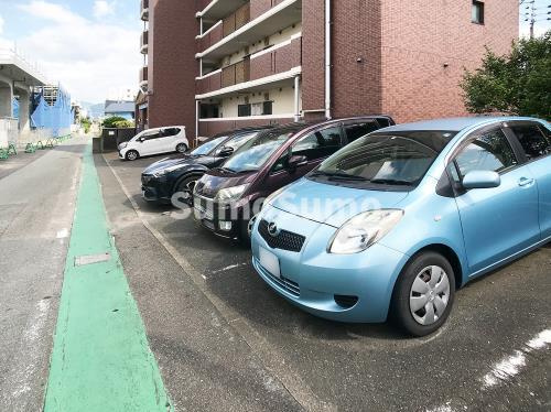 オリエントマンションの駐車場