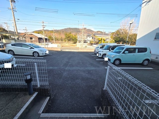 ヴァンティーアの駐車場