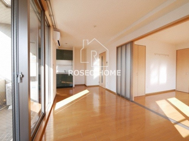 シェーンブルンの居間・リビング|同マンション別部屋：参考写真