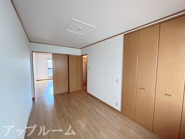 春日井市神領町１丁目のアパートの収納