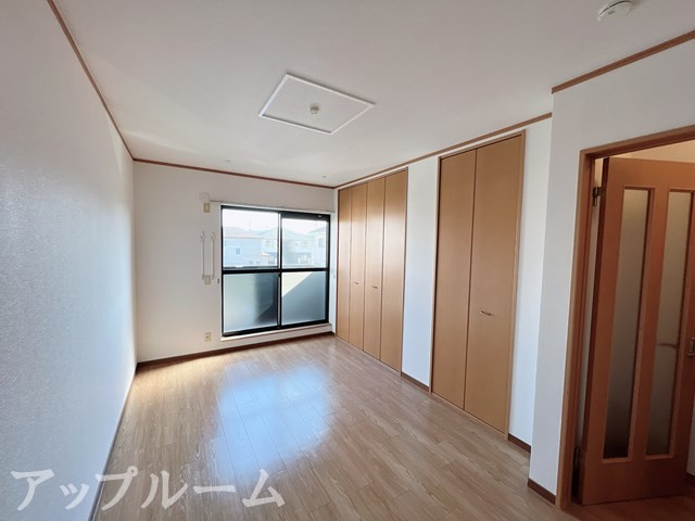 春日井市神領町１丁目のアパートの居間・リビング