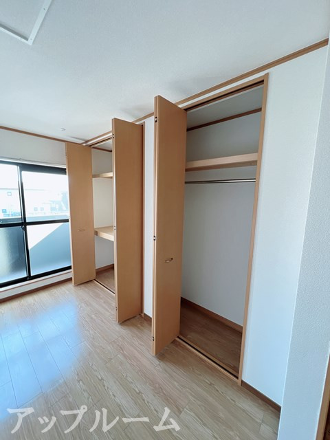 春日井市神領町１丁目のアパートの収納