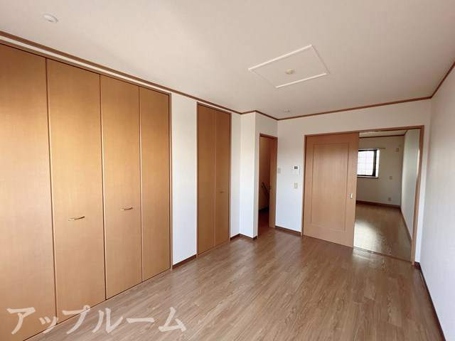 春日井市神領町１丁目のアパートの居間・リビング