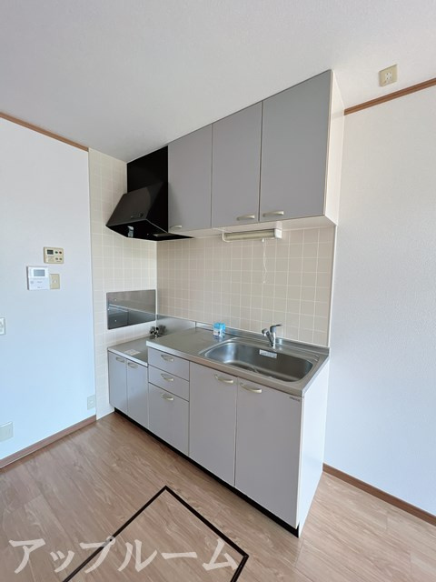 春日井市神領町１丁目のアパートのキッチン