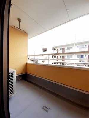 【バルコニー】 | ステラ津田 | 開放的で明るい空間を演出してくれるバルコニーです