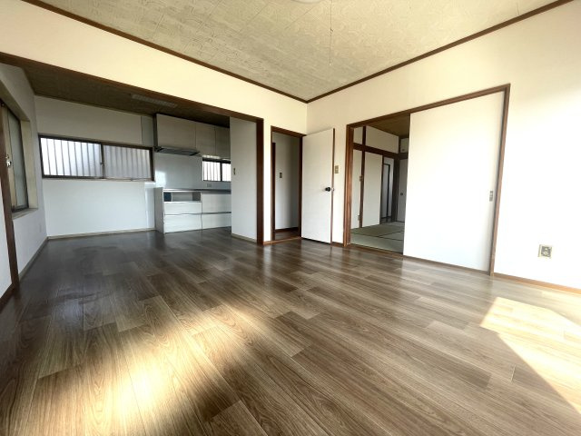 白幡戸建の居間・リビング