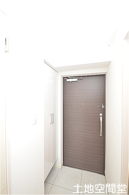 コンダクトレジデンスSANGAMORIの玄関