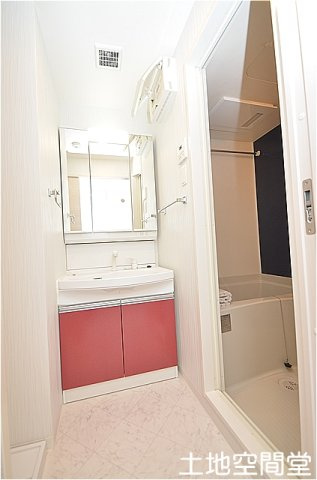 コンダクトレジデンスSANGAMORIの独立洗面台