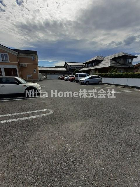 グランツＢの駐車場|敷地内に駐車場も完備！