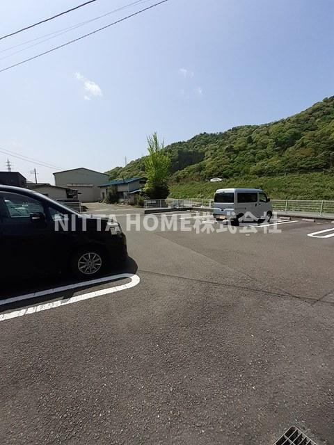 コルザＴの駐車場|敷地内駐車場です◎