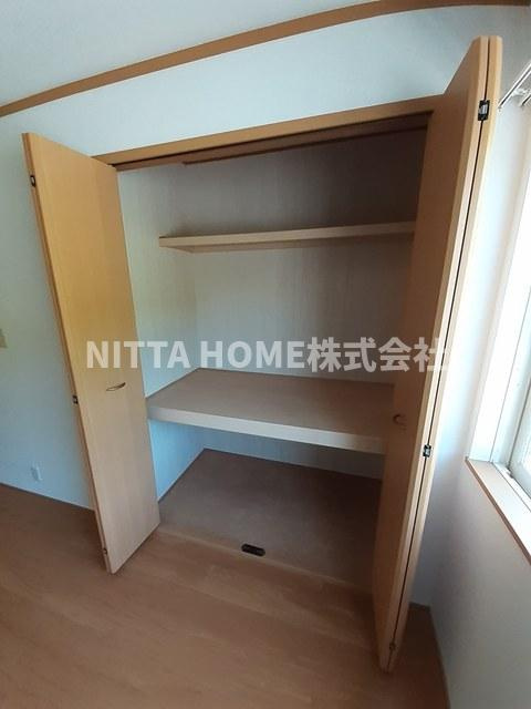 コルザＴの収納|洋室とダイニングに収納がついています＊