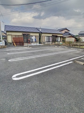ミニヨンＢの駐車場
