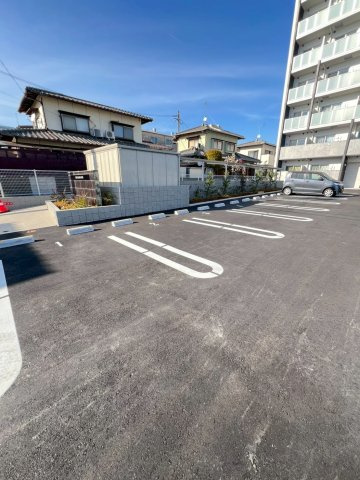 グランド　ラインの駐車場