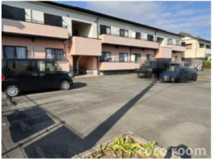 ラシュールの駐車場